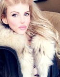 Alexandra_Steele_in_a_fur_coat_and_linge